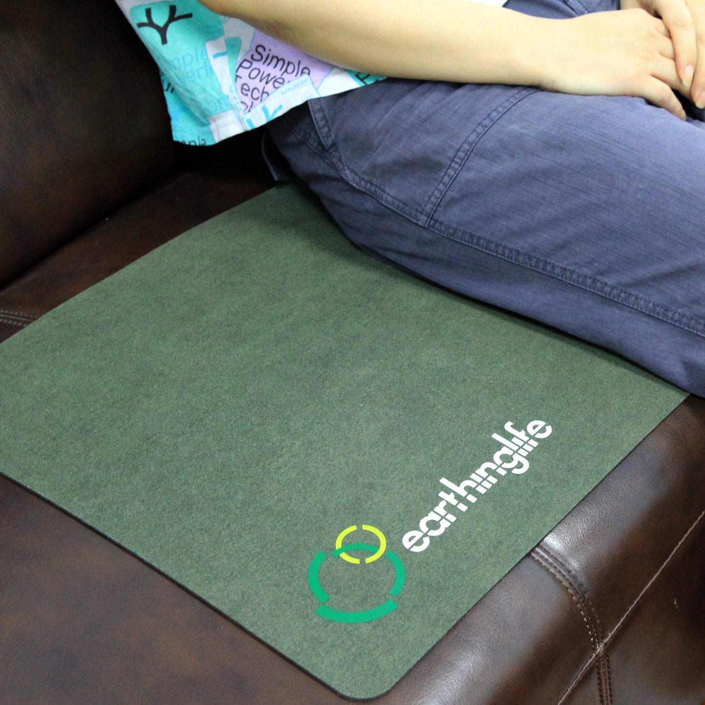 Earthinglife Premium Grounding Mat for Foot&Desk Use High Condcutive Suede Microfiber Soft Touch Skin Friendly Durable Material with Grounding Cord for Home&Office (suede microfiber mat)