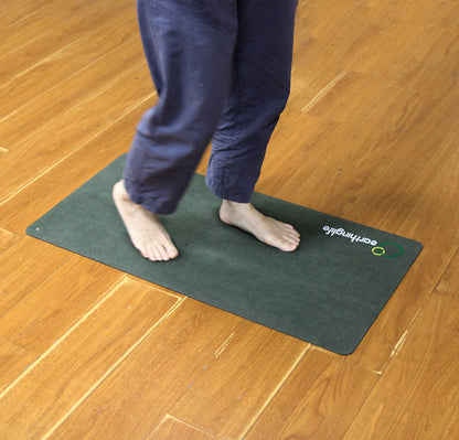Grounding suede microfiber mat